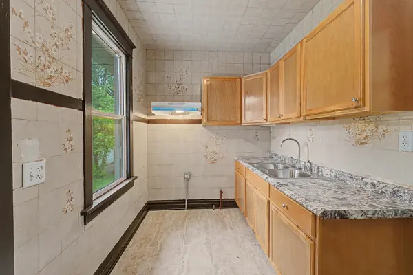 411 N Arlington Heights RD, Arlington Heights, IL 60004