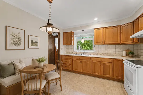 112 N Reuter DR, Arlington Heights, IL 60005