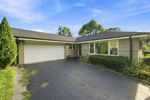 807 E Golfview DR, Mount Prospect, IL 60056
