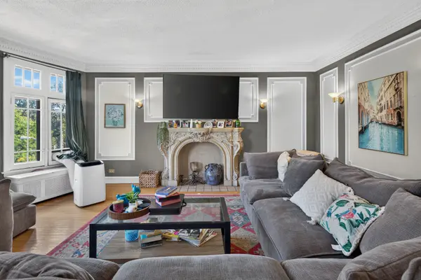 426 S AUSTIN BLVD #3S, Oak Park, IL 60304