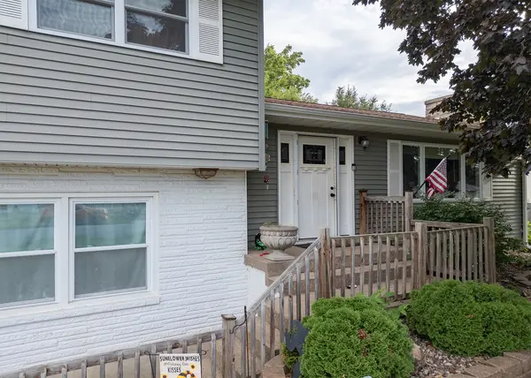 312 11th PL, Camanche, IA 52730