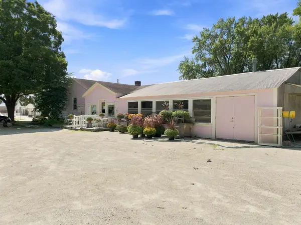 918 W 1st ST, Sumner, IA 50674