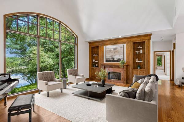 7 Mallard LN, North Oaks, MN 55127