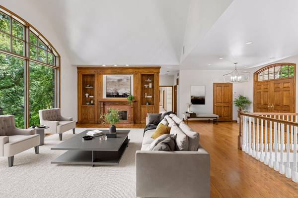 7 Mallard LN, North Oaks, MN 55127
