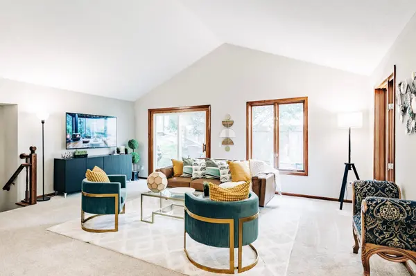 18701 Clear View DR, Minnetonka, MN 55345