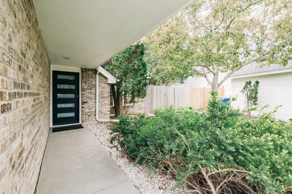 18701 Clear View DR, Minnetonka, MN 55345