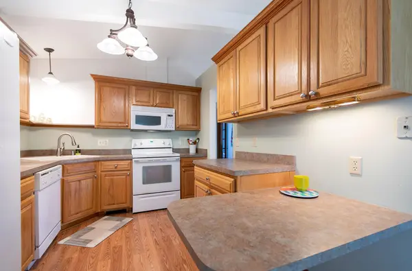 5600 Donegal DR, Shoreview, MN 55126