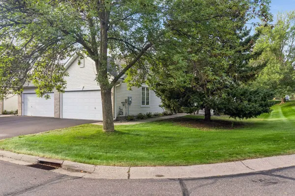 7290 Bordner DR, Inver Grove Heights, MN 55076