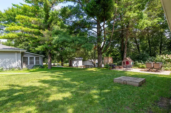 707 N Hennepin ST, Winthrop, MN 55396