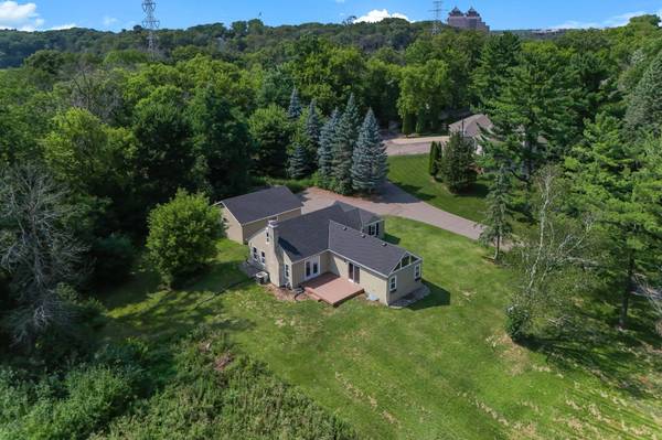 1922 Oakland RD, Minnetonka, MN 55305