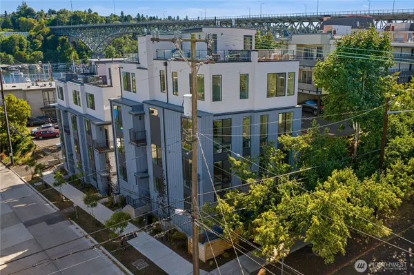 957 N 35th ST, Seattle, WA 98103