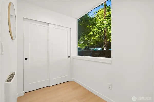 955 N 35th ST, Seattle, WA 98103