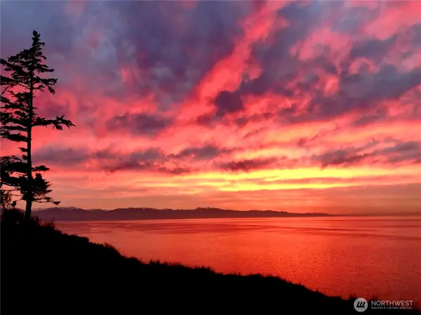 2285 W Beach RD #C, Oak Harbor, WA 98277