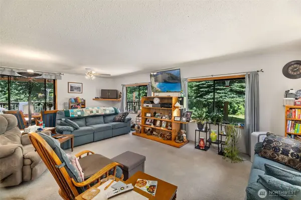 165 Maple Crest DR, Onalaska, WA 98570