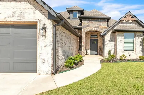 2005 Aminas DR, Yukon, OK 73099