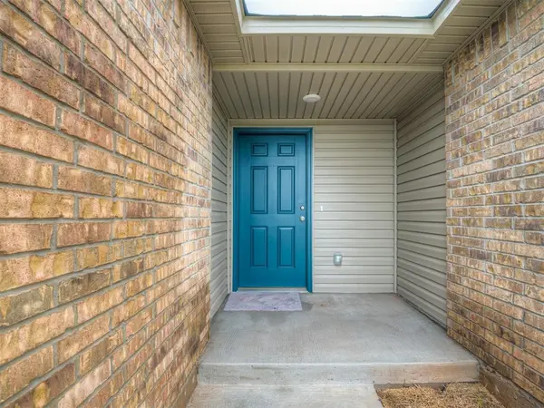 1009 S Colt LN, Mustang, OK 73064