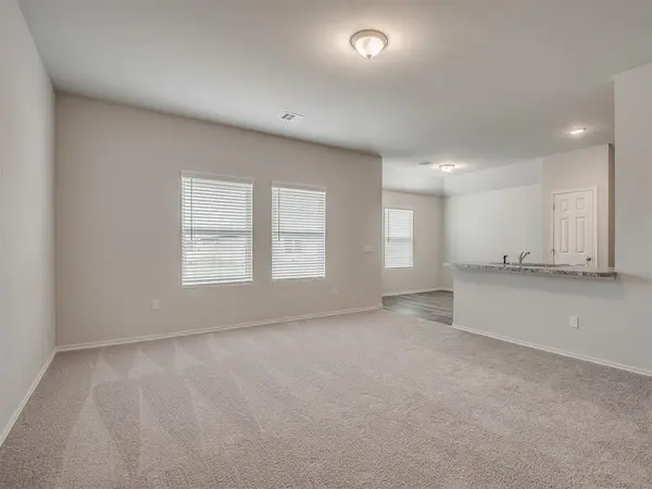 1009 S Colt LN, Mustang, OK 73064