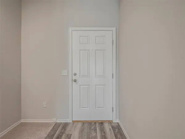 1009 S Colt LN, Mustang, OK 73064