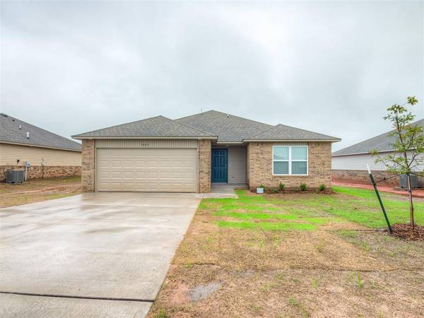 1009 S Colt LN, Mustang, OK 73064