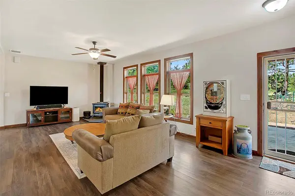 496 Julia RD, Guffey, CO 80820