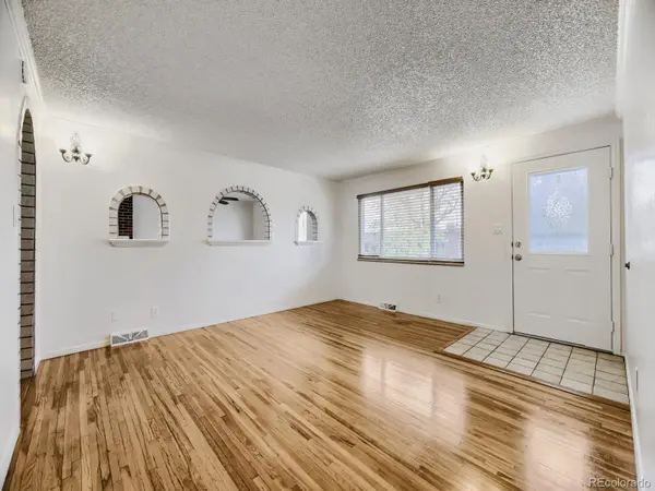 2011 S Carr ST, Lakewood, CO 80227
