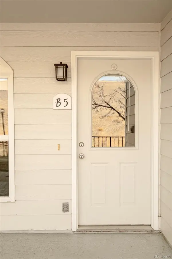 1631 S Deframe ST #B5, Lakewood, CO 80228