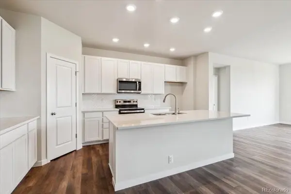 5806 Farmstead PL, Mead, CO 80504