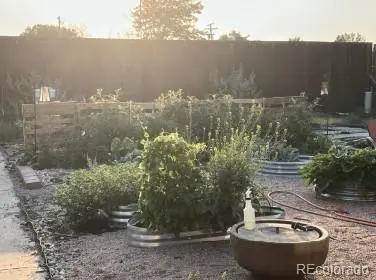 471 Iola ST, Aurora, CO 80010