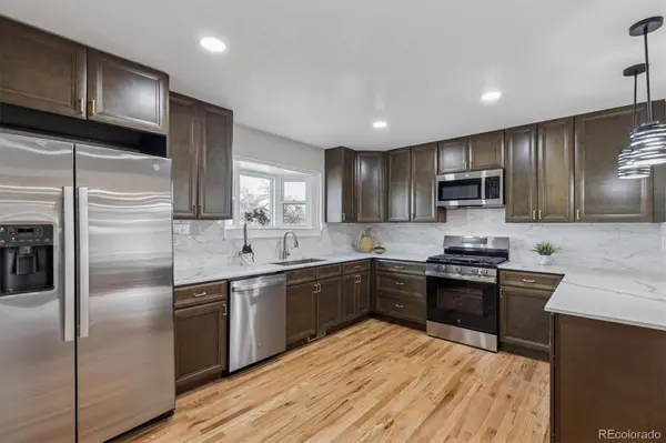 951 S Briarwood DR, Lakewood, CO 80226