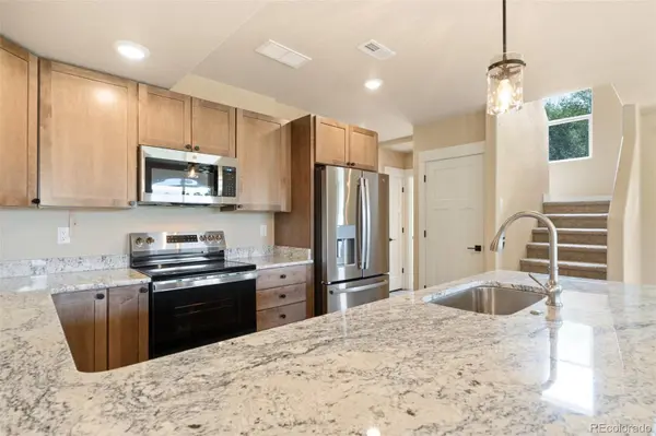 826 Meadow LN, Palmer Lake, CO 80133