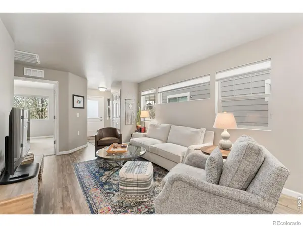 1216 Hummingbird CIR, Longmont, CO 80501