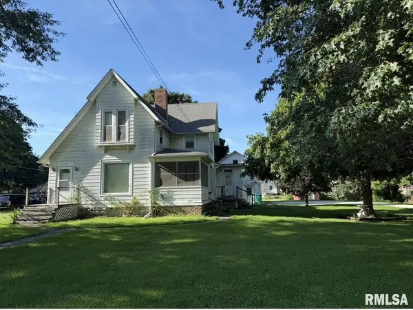 135 W BROADWAY ST, Roseville, IL 61473