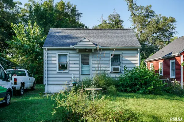 3207 W LATROBE ST, Peoria, IL 61605