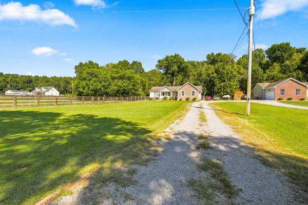 4805 Lunns Store Rd, Chapel Hill, TN 37034