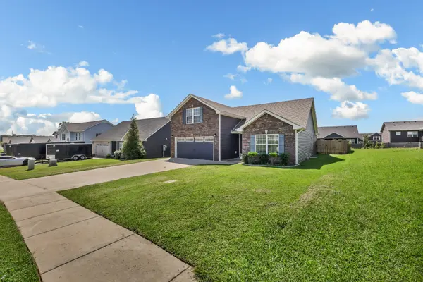 1044 Charles Thomas Dr, Clarksville, TN 37042