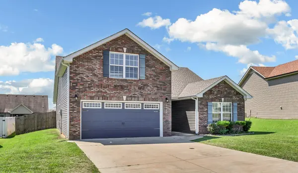 1044 Charles Thomas Dr, Clarksville, TN 37042