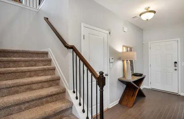 483 Jet Stream Dr, La Vergne, TN 37086