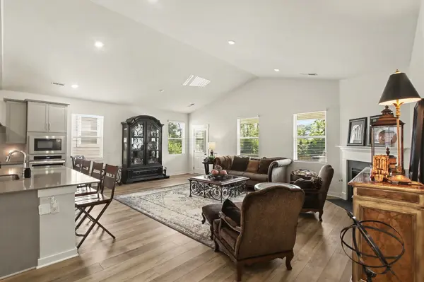 855 Nightingale Ave, Hendersonville, TN 37075