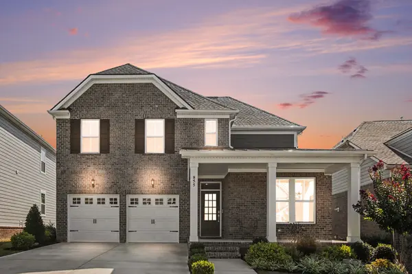 855 Nightingale Ave, Hendersonville, TN 37075