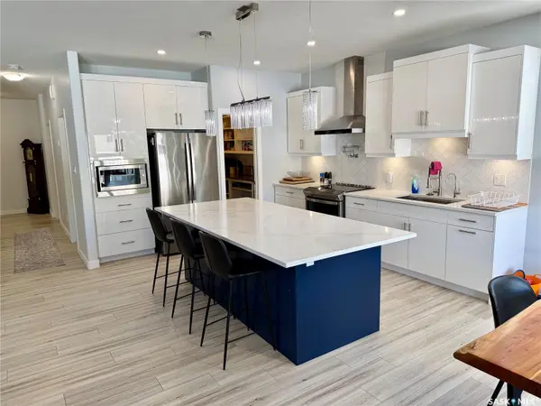 4142 A/B Green Olive WAY E, Regina, SK S4V 1P8