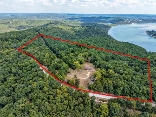 8096 State Highway Y, Galena, MO 65656
