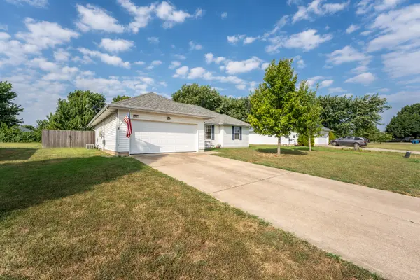 411 Arrowhead RD, Willard, MO 65781