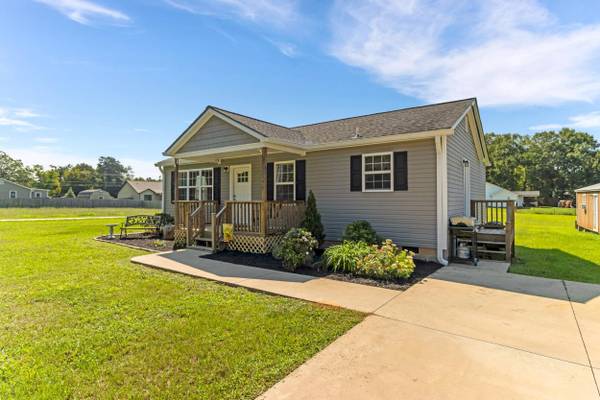 625 W Oconee ST, Chesnee, SC 29323-1034