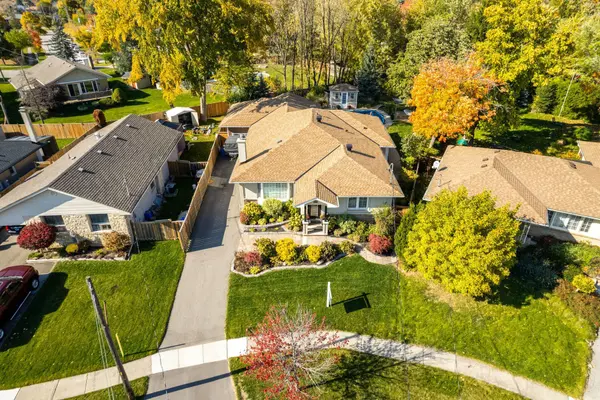 16 Bairstow CRES, Halton Hills, ON L7G 1L8
