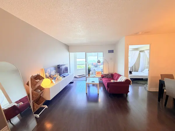 135 Hillcrest AVE #2015, Mississauga, ON L5B 4B1