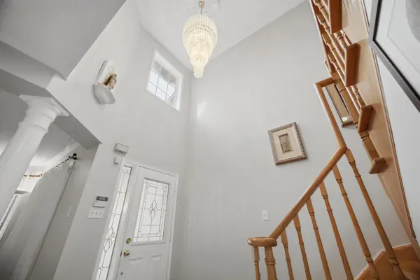 39 LEGEND LN, Brampton, ON L6X 5B6