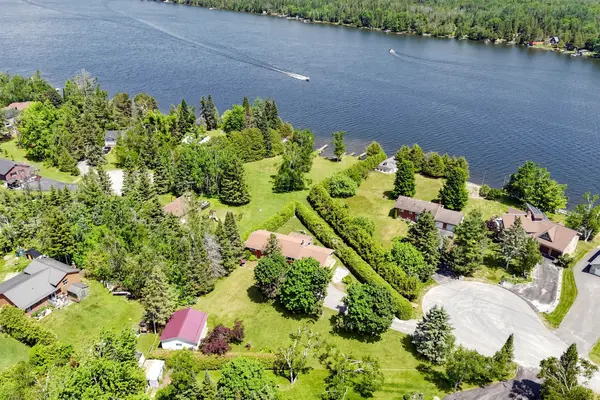 15 Beavers LN, Kawartha Lakes, ON K0M 2T0