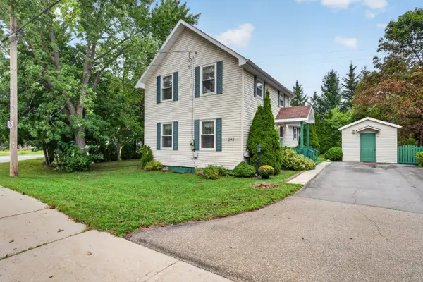 295 VICTORIA AVE, Gananoque, ON K7G 2S3