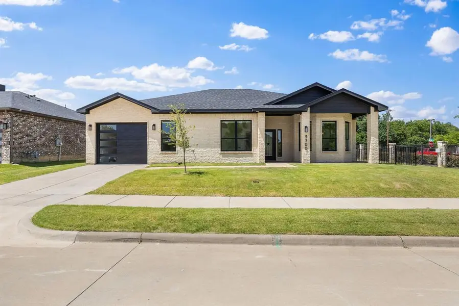 3700 Creek View Drive, Mckinney, TX 75071