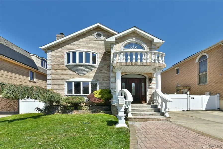 7627 175th ST, Fresh Meadows, NY 11366